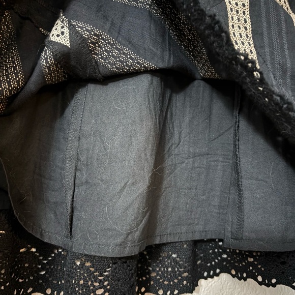 Ann Taylor Black A Line Skirt w Tan Lace in Chevron Pattern and Lace Hem. Cotton - Picture 4 of 11